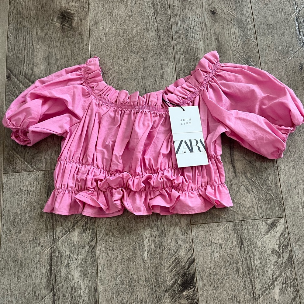 NWT Zara Off the Shoulder Ruffle Poplin Crop Top Color: Pink Size: XS